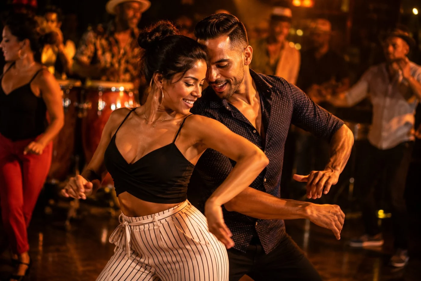 Couple dansant la salsa guidé par l’éclat de la campana