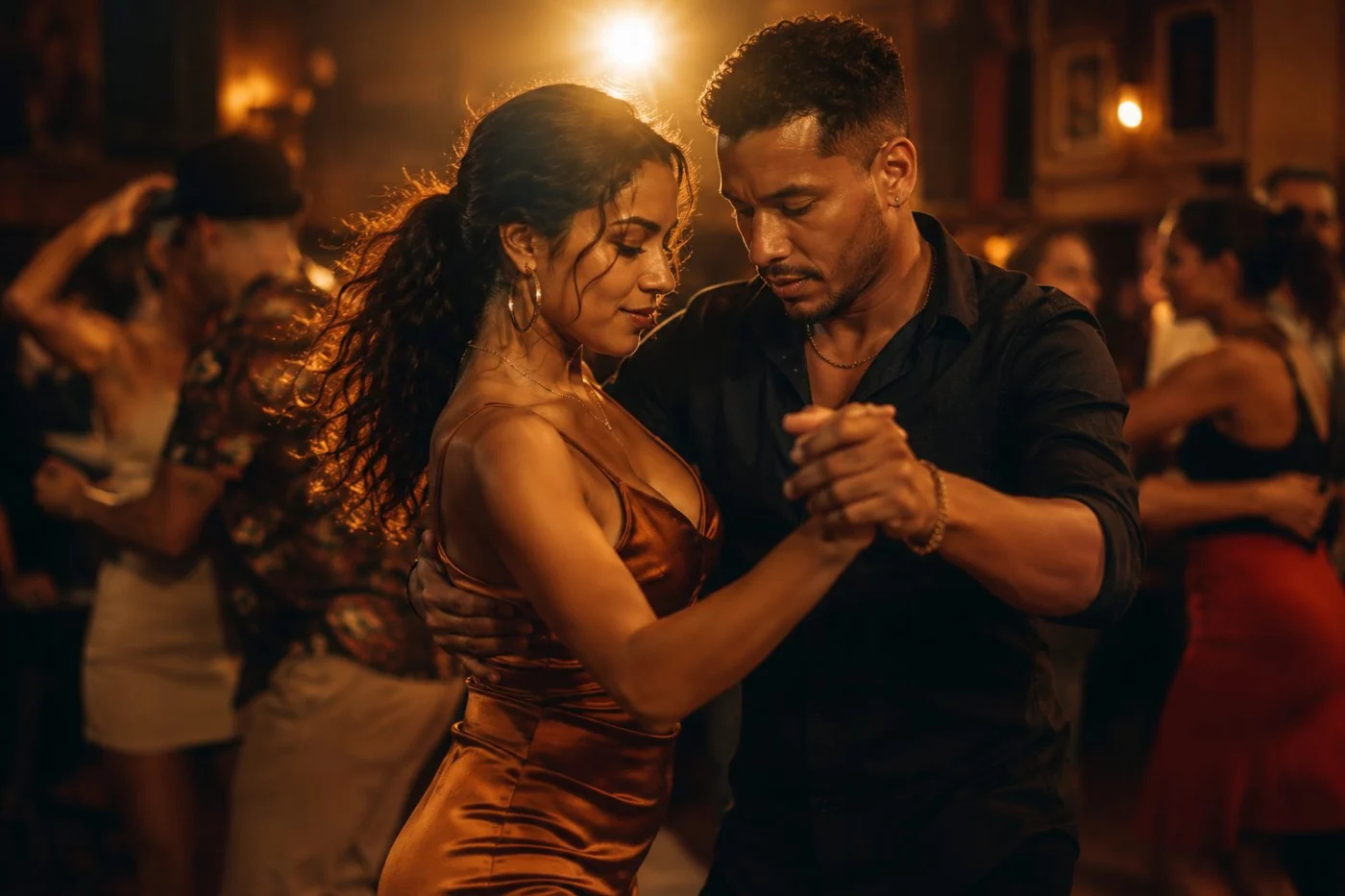 Couple dansant la salsa guidé par le tumbao