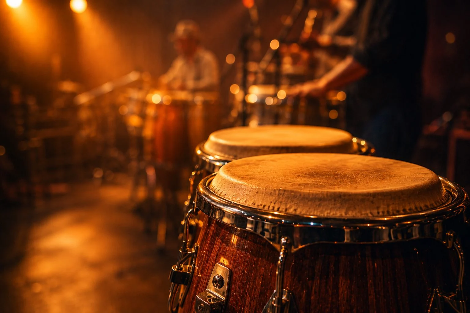 Congas afro-cubaines sur une scène salsa chaleureuse